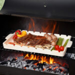Barbecue plate with handle for skewers
