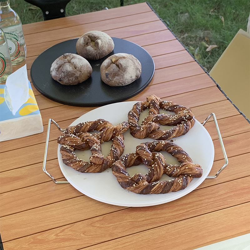 Round baking stone set with serving rack