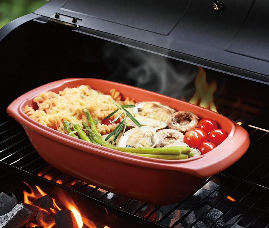 Ceramic baking tray with lid